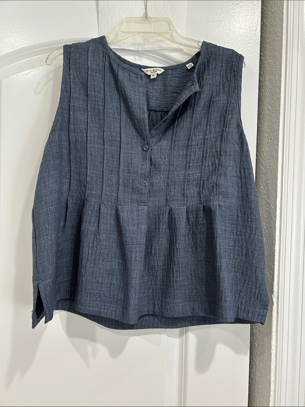 Max Studio Sleeveless Pintuck Linen Top in Navy